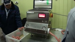 Машина для разрезания сосисочных гирлянд. Япония