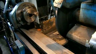 видео в работе шлифовальный станок 3А423 для шлифовки шеек валов двигателей