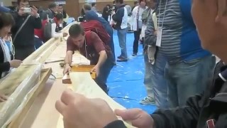 Соревнования по строганию древесины в Японии