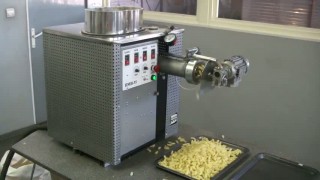 Макаронный пресс для изготовления вакуумированных короткорезанных макаронных изделий