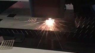 Оптоволоконный лазерный резак по металлу XTC-1530S/1000 Raycus