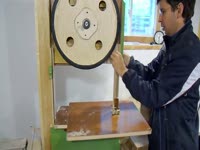 Резка бревна на bandsaw