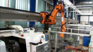 KUKA Jet Robot links two machine tools - Обзор Kuka