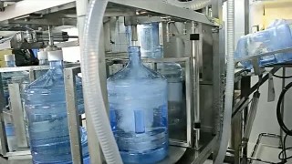 Линия розлива воды в 19 литровые бутыли