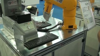 робот промышленный