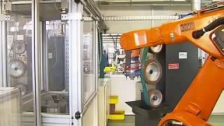Grinding and polishing of implants with a KUKA robot - Робототехника